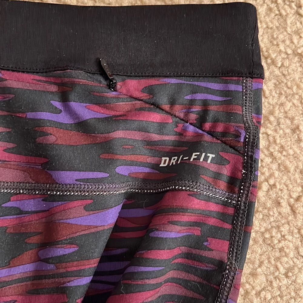 Nike Dri Fit Capris L - Picture 3 of 3